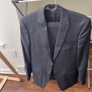 Dark grey men’s suit 38L